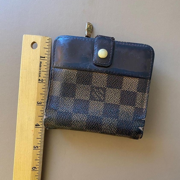 Authentic louis vuitton used wallet - Picture 2 of 16